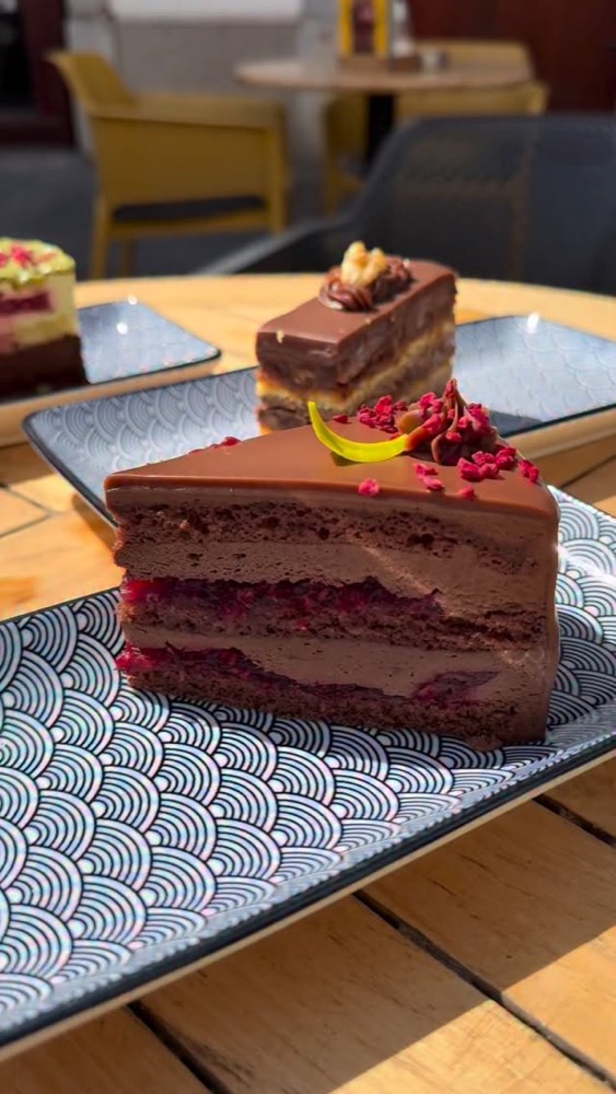 Chocolate raspberry cake