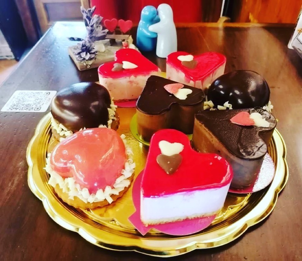 Small cakes on a golden tray